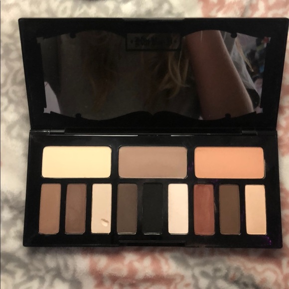 KVD Shade + Light Eye Contour Palette. - Picture 2 of 3